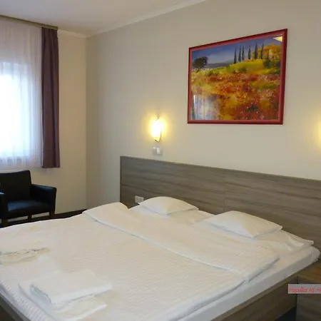 Samorin Rooms *